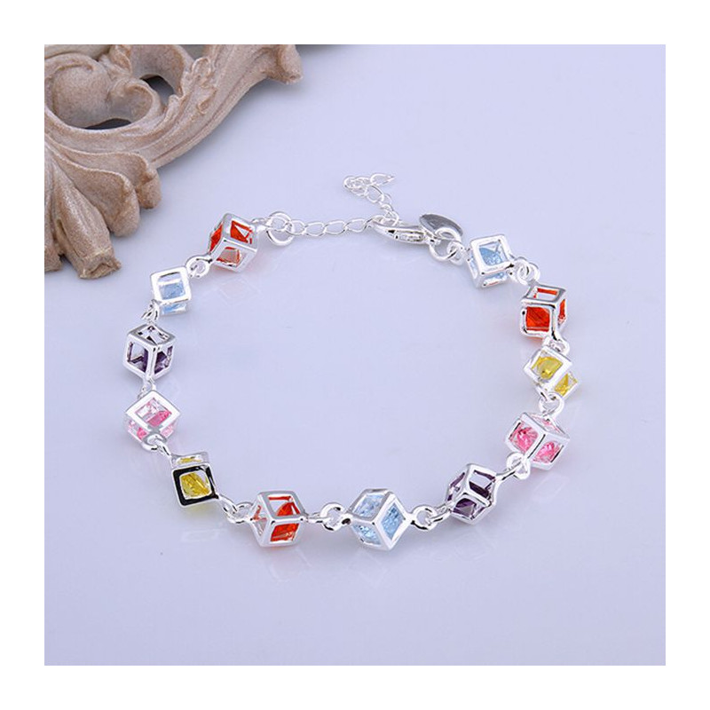 Vakkert armbånd/ankelarmbånd med fargede steiner