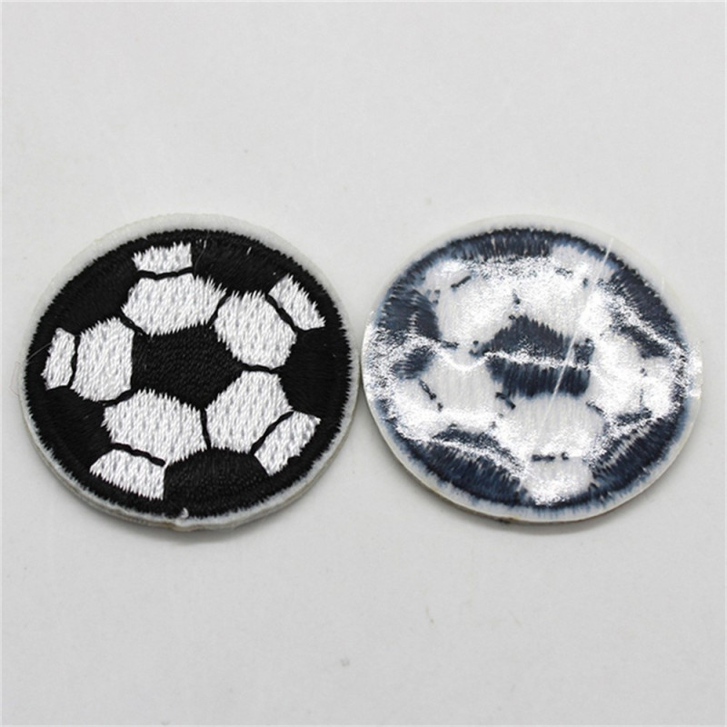2 stykker 7,3 cm tegneserie fodbold Stryg på broderet patch Applikation badge